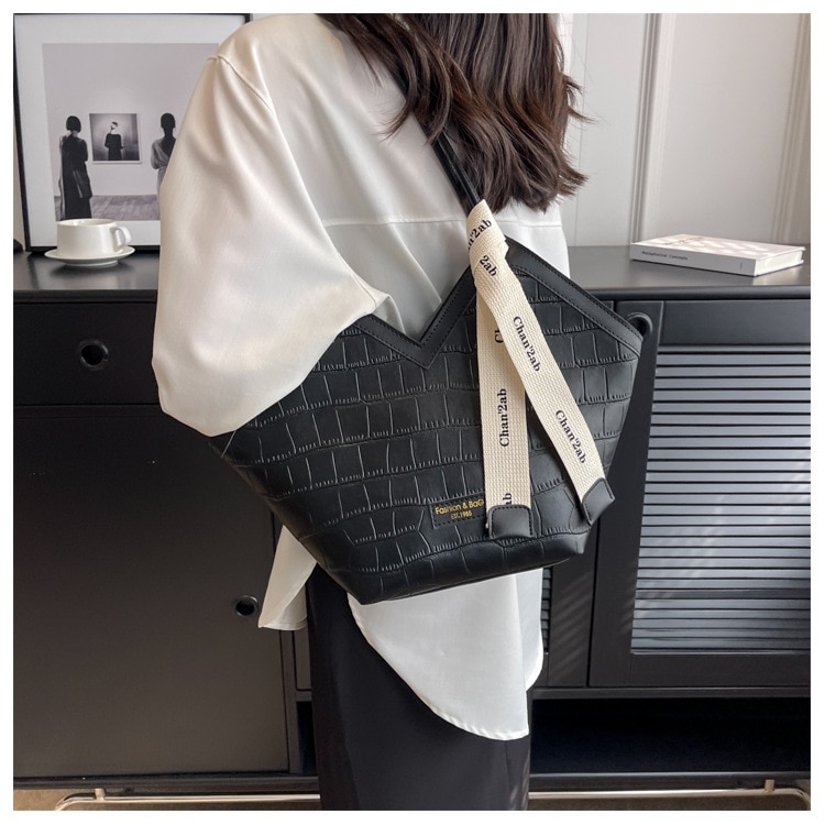 2023 European and American New Fashion Women's Small Design Shoulder Bag Elegant Large Capacity Tote Bag Dropshipping - Images 10