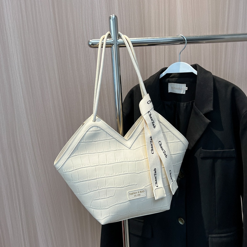 2023 European and American New Fashion Women's Small Design Shoulder Bag Elegant Large Capacity Tote Bag Dropshipping