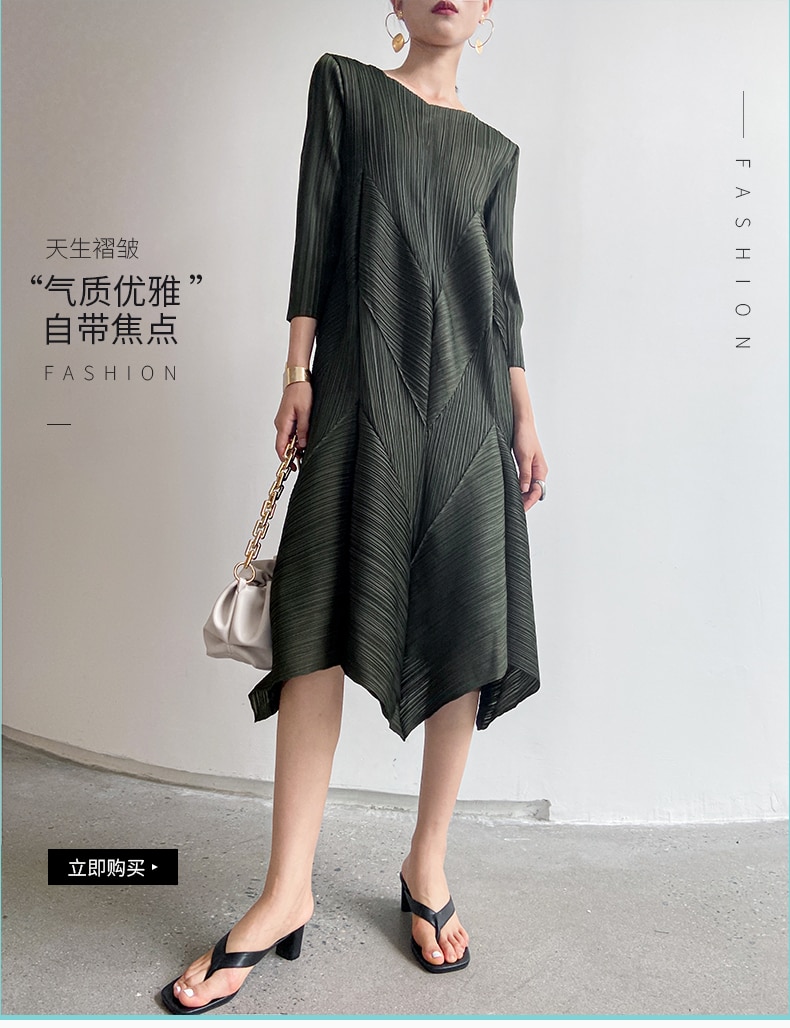 The new  Autumn Instagram-inspired Miyake pleated V-neck fashion European Street slimming mid-length dress - Images 9